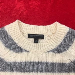 Banana Republic Sweater 🔥